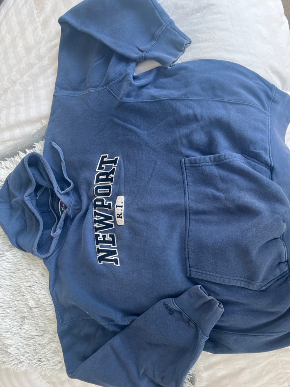 NEWPORT  RI Vintage Cuffys Blue Pullover Hoodieu
